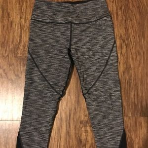 Victoria secret cropped leggings.